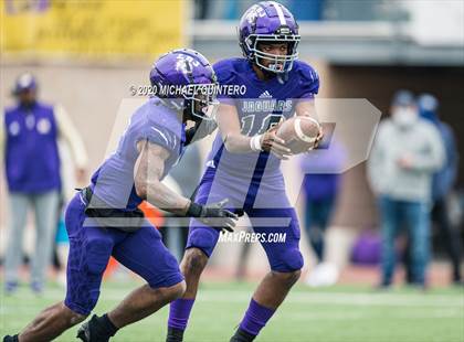 Thumbnail 2 in Miller vs. LBJ Austin (UIL Class 4A Quarterfinal Playoff) photogallery.