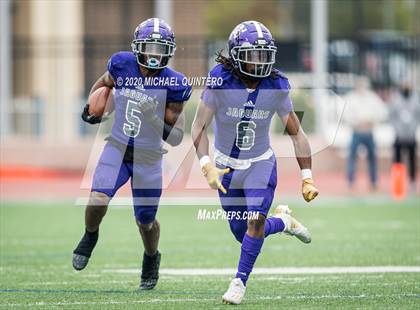 Thumbnail 1 in Miller vs. LBJ Austin (UIL Class 4A Quarterfinal Playoff) photogallery.