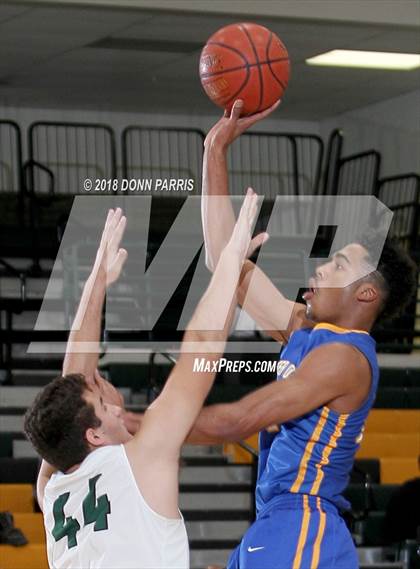 Thumbnail 3 in Bonita vs. Charter Oak photogallery.