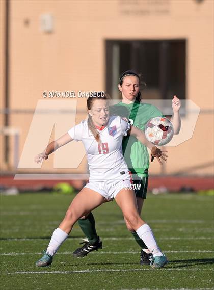 Thumbnail 2 in St. Ignatius vs. Sacred Heart Cathedral Preparatory photogallery.