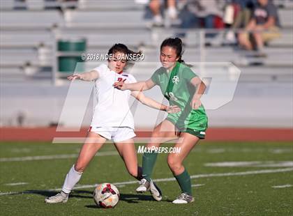 Thumbnail 3 in St. Ignatius vs. Sacred Heart Cathedral Preparatory photogallery.