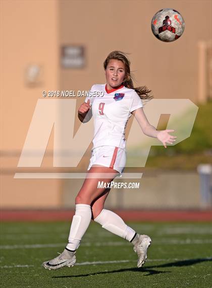 Thumbnail 3 in St. Ignatius vs. Sacred Heart Cathedral Preparatory photogallery.