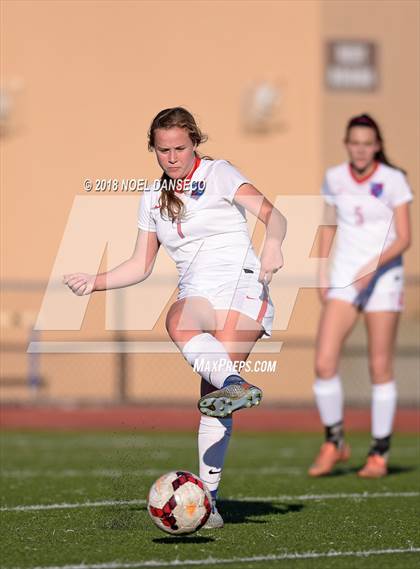 Thumbnail 3 in St. Ignatius vs. Sacred Heart Cathedral Preparatory photogallery.
