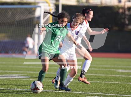 Thumbnail 2 in St. Ignatius vs. Sacred Heart Cathedral Preparatory photogallery.
