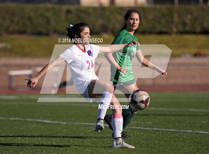 Thumbnail 2 in St. Ignatius vs. Sacred Heart Cathedral Preparatory photogallery.