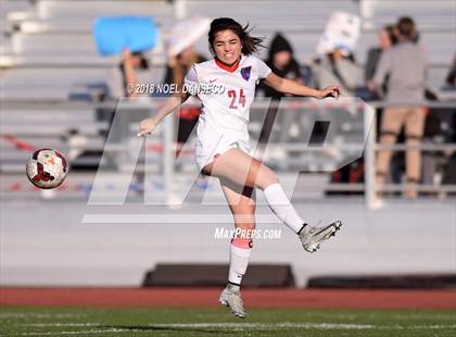 Thumbnail 3 in St. Ignatius vs. Sacred Heart Cathedral Preparatory photogallery.