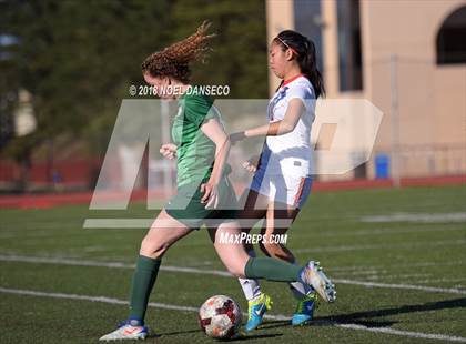 Thumbnail 2 in St. Ignatius vs. Sacred Heart Cathedral Preparatory photogallery.