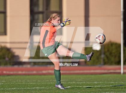 Thumbnail 3 in St. Ignatius vs. Sacred Heart Cathedral Preparatory photogallery.