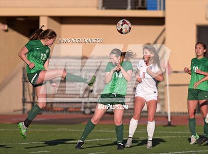 Thumbnail 3 in St. Ignatius vs. Sacred Heart Cathedral Preparatory photogallery.