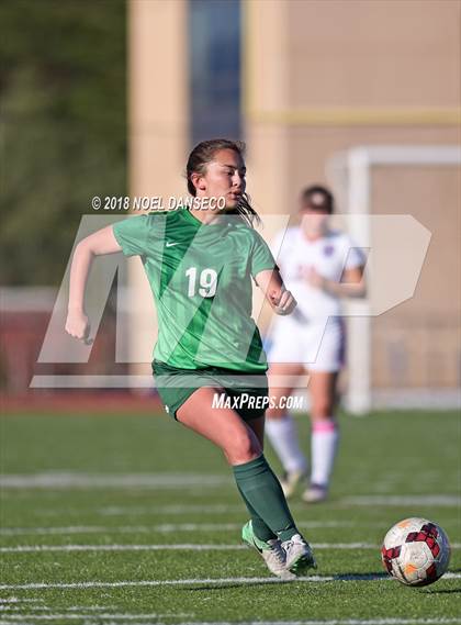 Thumbnail 3 in St. Ignatius vs. Sacred Heart Cathedral Preparatory photogallery.