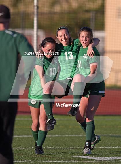 Thumbnail 2 in St. Ignatius vs. Sacred Heart Cathedral Preparatory photogallery.