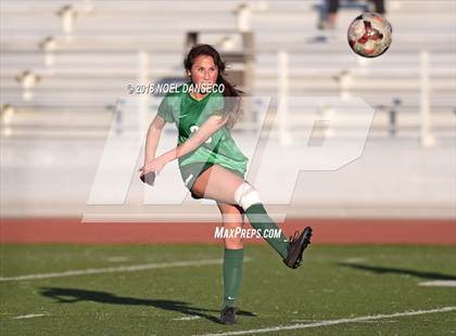 Thumbnail 1 in St. Ignatius vs. Sacred Heart Cathedral Preparatory photogallery.