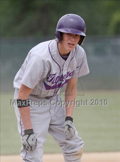 Thumbnail 1 in Portola vs. East Nicolaus (CIF NS D4 Final) photogallery.