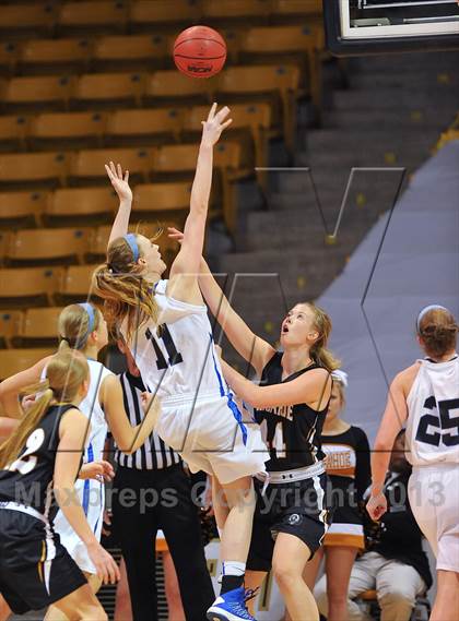 Thumbnail 2 in Arapahoe vs. Highlands Ranch  (CHSAA 5A Final Four) photogallery.