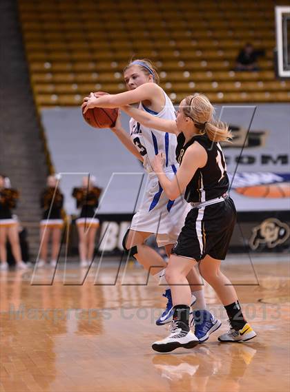Thumbnail 2 in Arapahoe vs. Highlands Ranch  (CHSAA 5A Final Four) photogallery.