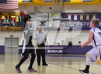 Thumbnail 1 in Lincoln @ Tokay photogallery.