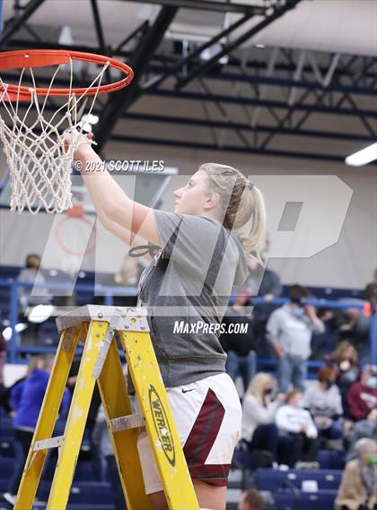 Thumbnail 3 in Circleville vs Vinton County (OHSAA D2 District Final) photogallery.