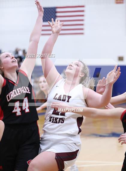 Thumbnail 3 in Circleville vs Vinton County (OHSAA D2 District Final) photogallery.