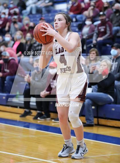 Thumbnail 2 in Circleville vs Vinton County (OHSAA D2 District Final) photogallery.