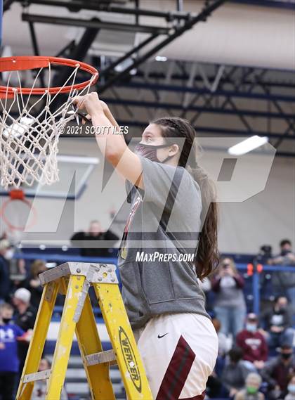 Thumbnail 3 in Circleville vs Vinton County (OHSAA D2 District Final) photogallery.