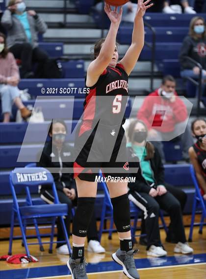 Thumbnail 3 in Circleville vs Vinton County (OHSAA D2 District Final) photogallery.