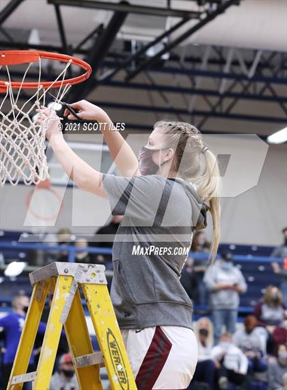 Thumbnail 2 in Circleville vs Vinton County (OHSAA D2 District Final) photogallery.