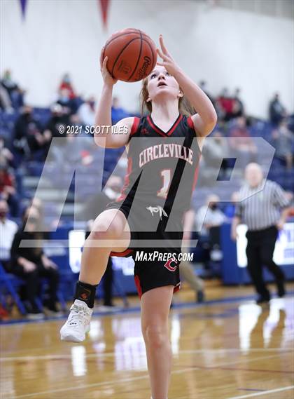 Thumbnail 3 in Circleville vs Vinton County (OHSAA D2 District Final) photogallery.