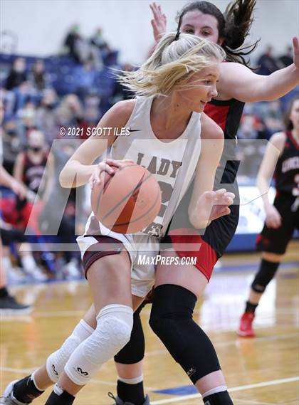 Thumbnail 3 in Circleville vs Vinton County (OHSAA D2 District Final) photogallery.