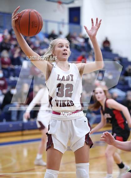 Thumbnail 1 in Circleville vs Vinton County (OHSAA D2 District Final) photogallery.