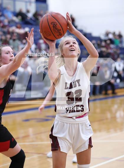 Thumbnail 1 in Circleville vs Vinton County (OHSAA D2 District Final) photogallery.