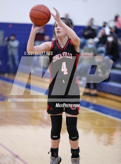 Thumbnail 2 in Circleville vs Vinton County (OHSAA D2 District Final) photogallery.