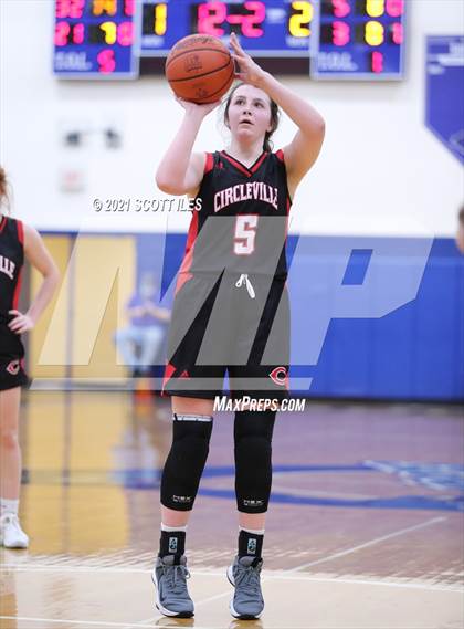 Thumbnail 2 in Circleville vs Vinton County (OHSAA D2 District Final) photogallery.