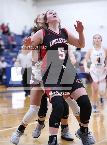 Thumbnail 3 in Circleville vs Vinton County (OHSAA D2 District Final) photogallery.