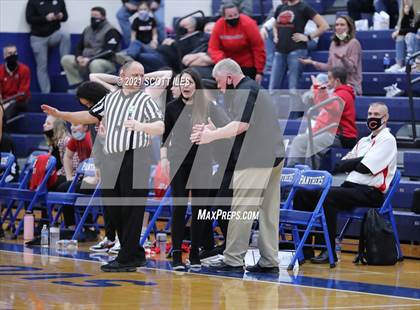 Thumbnail 3 in Circleville vs Vinton County (OHSAA D2 District Final) photogallery.