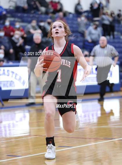 Thumbnail 2 in Circleville vs Vinton County (OHSAA D2 District Final) photogallery.