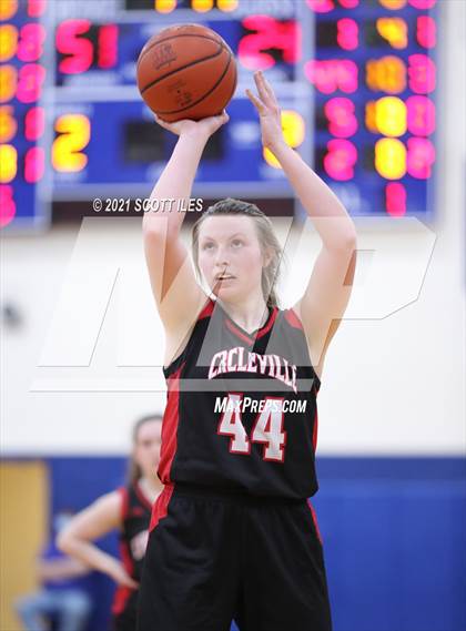 Thumbnail 2 in Circleville vs Vinton County (OHSAA D2 District Final) photogallery.