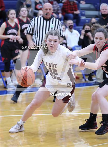Thumbnail 3 in Circleville vs Vinton County (OHSAA D2 District Final) photogallery.