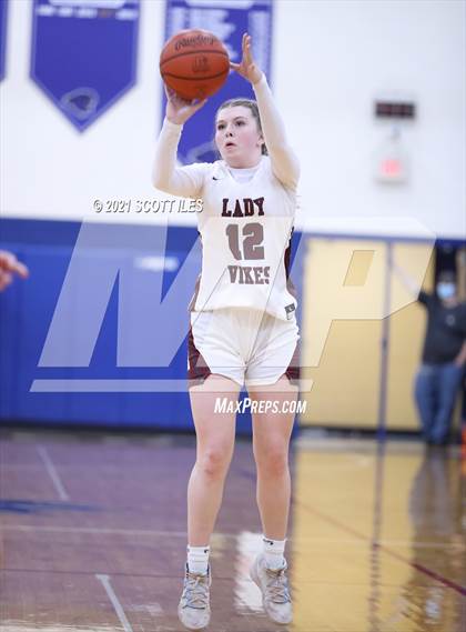 Thumbnail 1 in Circleville vs Vinton County (OHSAA D2 District Final) photogallery.