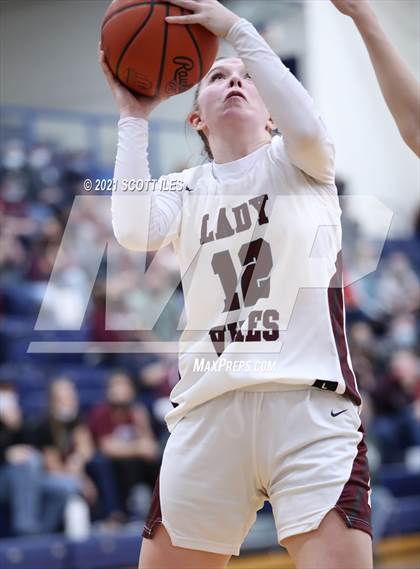 Thumbnail 2 in Circleville vs Vinton County (OHSAA D2 District Final) photogallery.