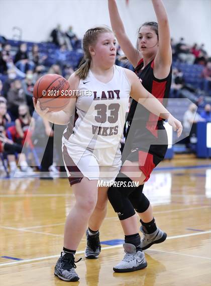 Thumbnail 2 in Circleville vs Vinton County (OHSAA D2 District Final) photogallery.