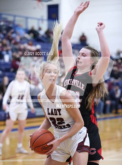 Thumbnail 3 in Circleville vs Vinton County (OHSAA D2 District Final) photogallery.