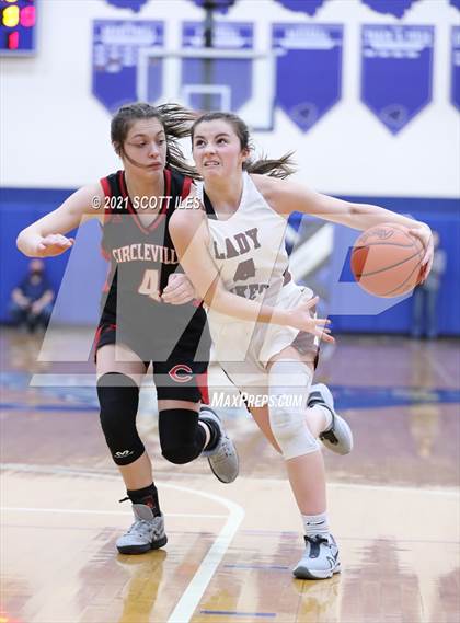 Thumbnail 2 in Circleville vs Vinton County (OHSAA D2 District Final) photogallery.