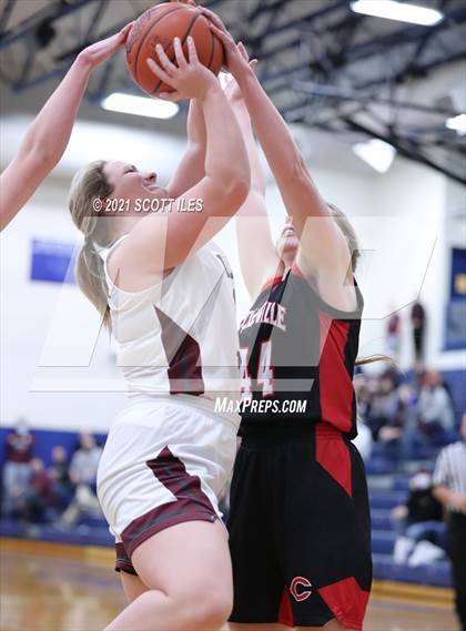 Thumbnail 2 in Circleville vs Vinton County (OHSAA D2 District Final) photogallery.
