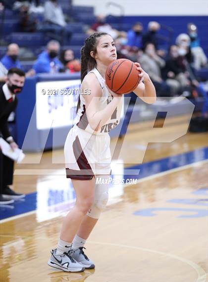 Thumbnail 2 in Circleville vs Vinton County (OHSAA D2 District Final) photogallery.