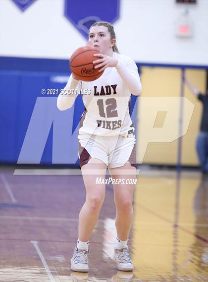 Thumbnail 3 in Circleville vs Vinton County (OHSAA D2 District Final) photogallery.