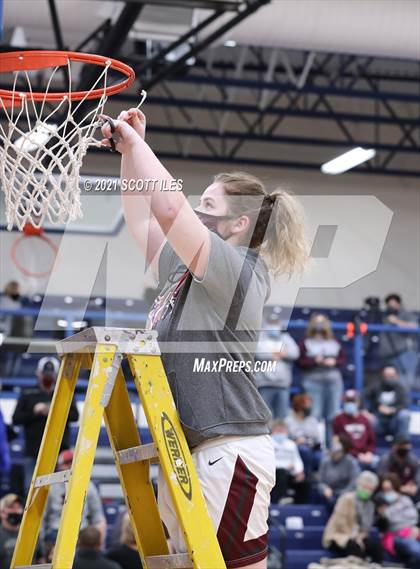 Thumbnail 1 in Circleville vs Vinton County (OHSAA D2 District Final) photogallery.