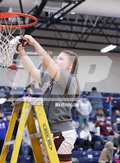 Thumbnail 2 in Circleville vs Vinton County (OHSAA D2 District Final) photogallery.