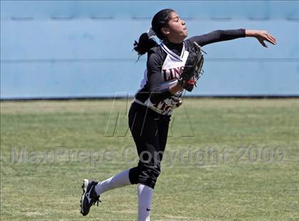 Thumbnail 3 in Los Angeles Baptist vs. Lincoln (Valley Classic) photogallery.