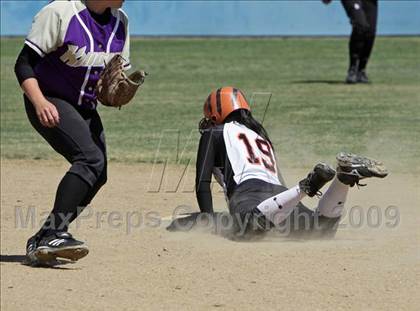 Thumbnail 2 in Los Angeles Baptist vs. Lincoln (Valley Classic) photogallery.