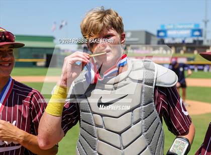 Thumbnail 1 in Hawley vs. Collinsville (UIL 2A Baseball Final Medal Ceremony) photogallery.